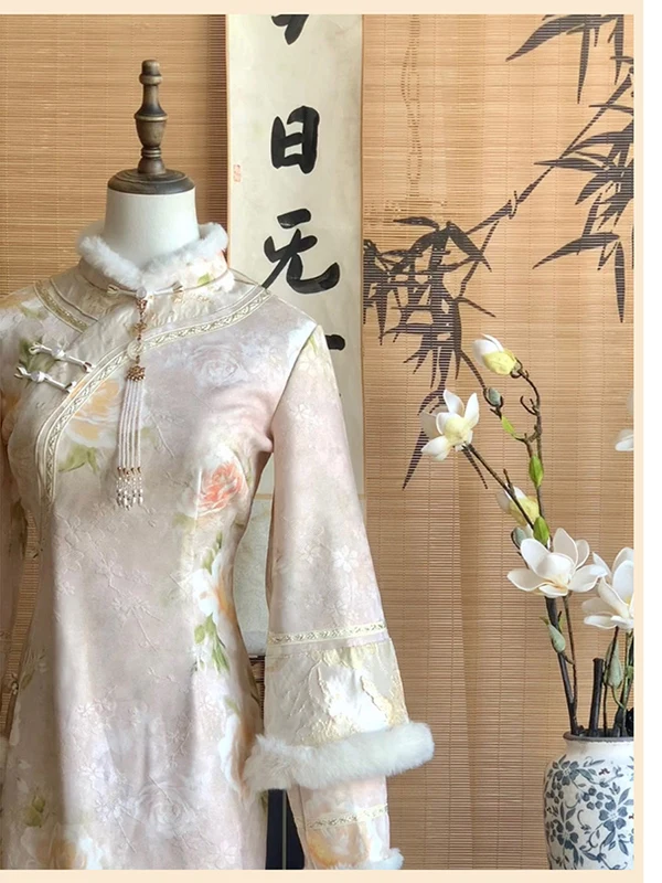 

Утепленное длинное платье-ципао с эффектом двухслойности, облегающее, осенне-зимнее, в новом китайском стиле, обновленная модель