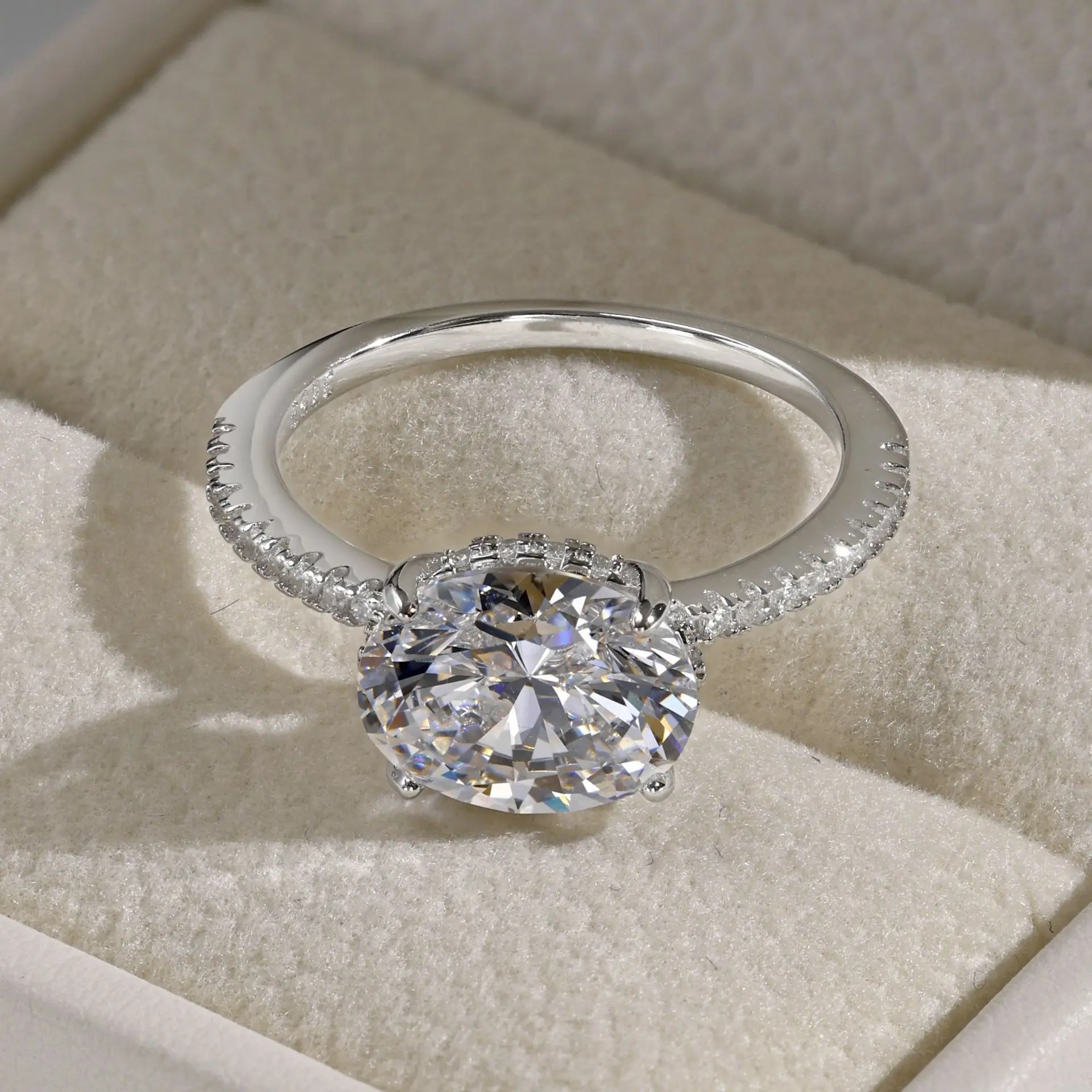 

Real S925 Silver Diamond Rings Women Brilliant Pigeon Egg Ring Female Luxury Jewelry Shiny 5A Zircon Girl Gift Party Banquet