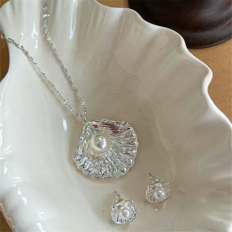 

Summer New Shell Pearl Earrings Necklace Set for Women Jewelry Cool Sensation Allergy-Free Vacation Style Daily Beach Accessory