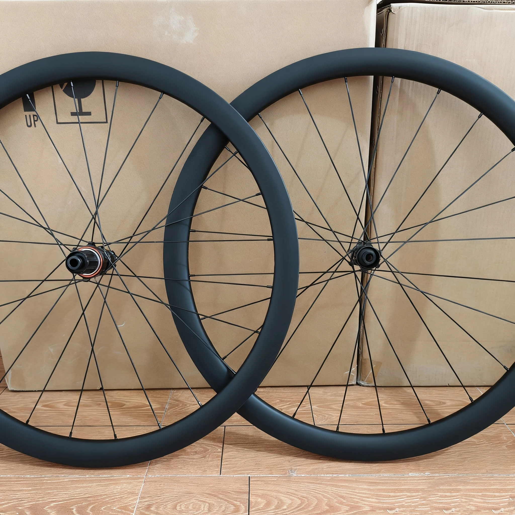 700c 35mm Height Carbon Road Bike Wheels Disc Brake 36T Ratchet Hub Cycling Wheel UD Surface With Tubeless Carbon Disc Wheelset