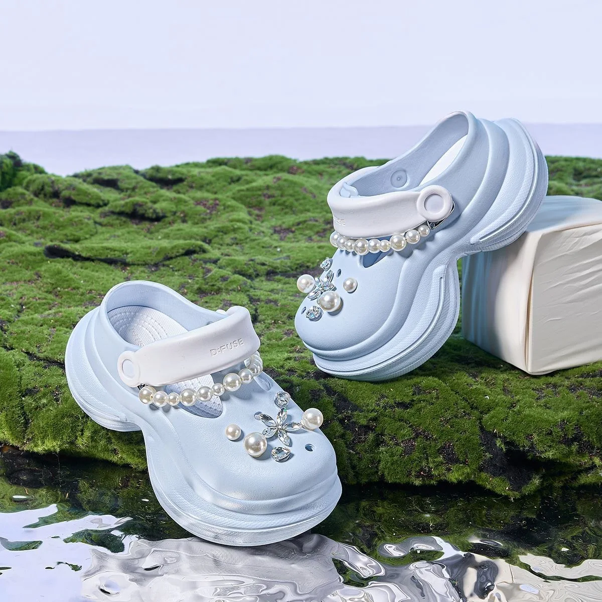 Rhinestone pearl hole shoes women's sandals wear one-word drag beach shoes home cool slippers women's shoes bag head drag