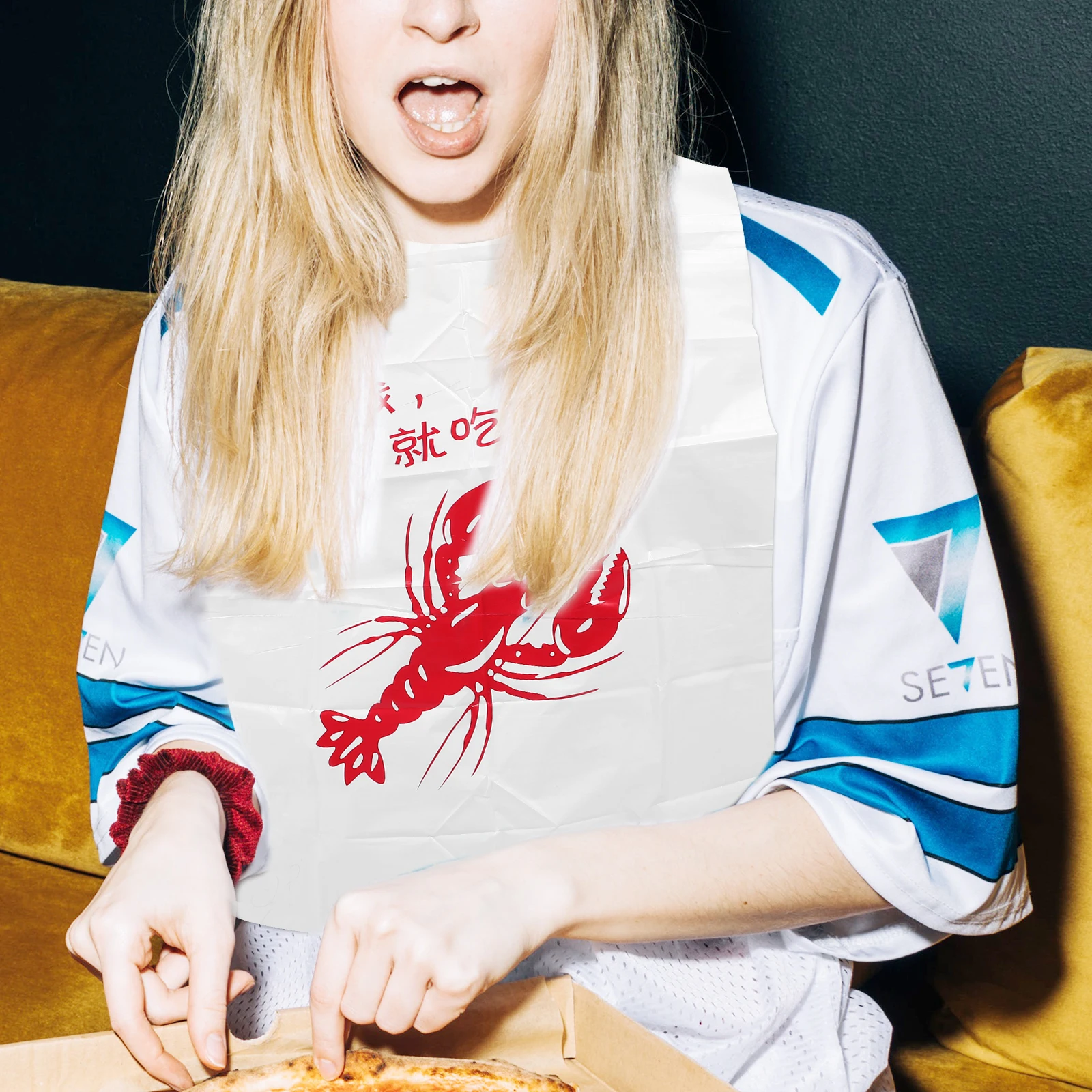 

100 Pcs Lobster Bibs Disposable Plastic Seafood Aprons for Adults 36x60cm Funny Pattern Practical Eating Protectors