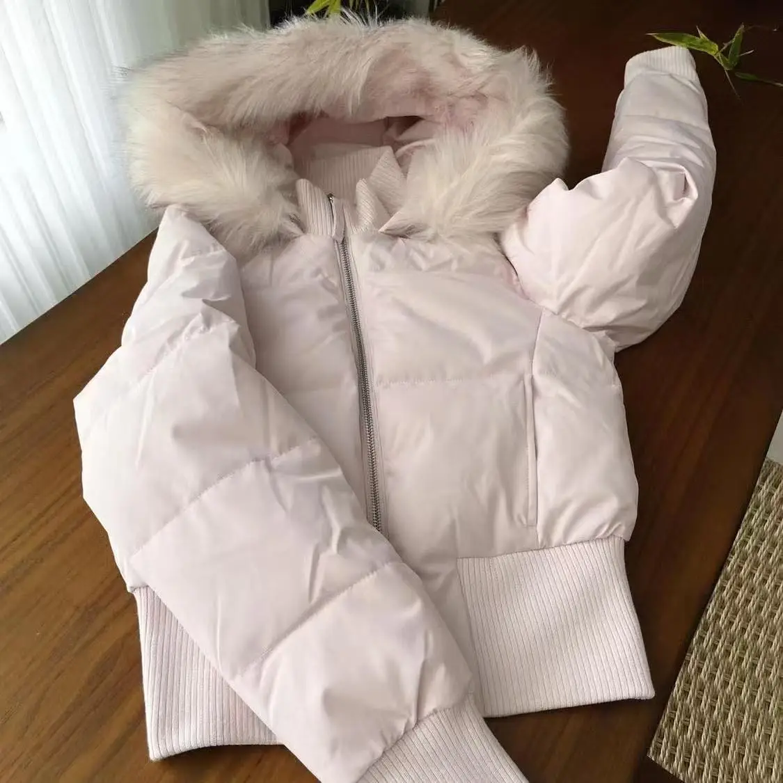 ملابس قطنية نسائية شتوية بياقة من الفرو الوردي سترة سميكة متعددة الاستخدامات لتقليل العمر سترة قطنية دافئة كاجوال قصيرة