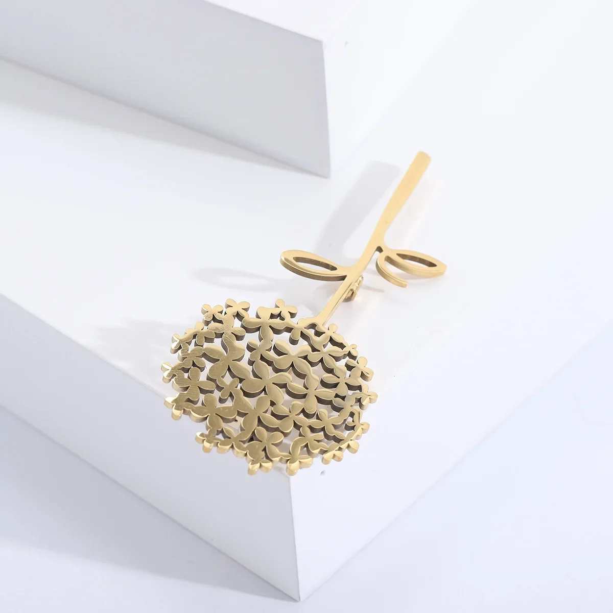 Blucome Stainless Steel Dandelion Flower Brooch for Women Charming Plant Office Party Daily Suit Pins Jewelry Aceesories