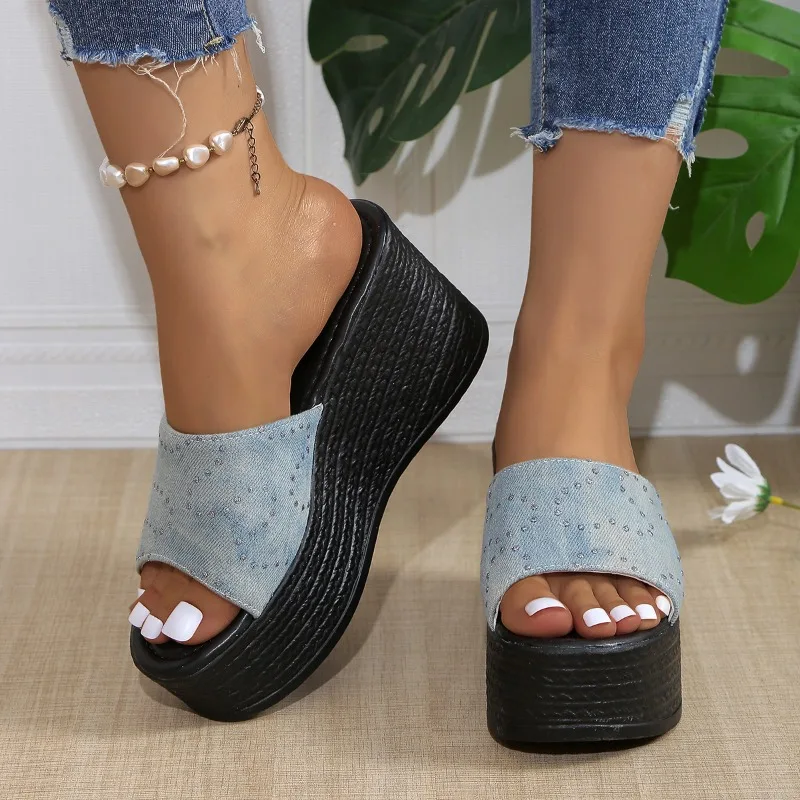 

Новинка 2023 года, летние модные женские уличные тапочки с открытым носком, широкий носок, толстый каблук, сандалии на платформе большого размера, резиновые шлепанцы