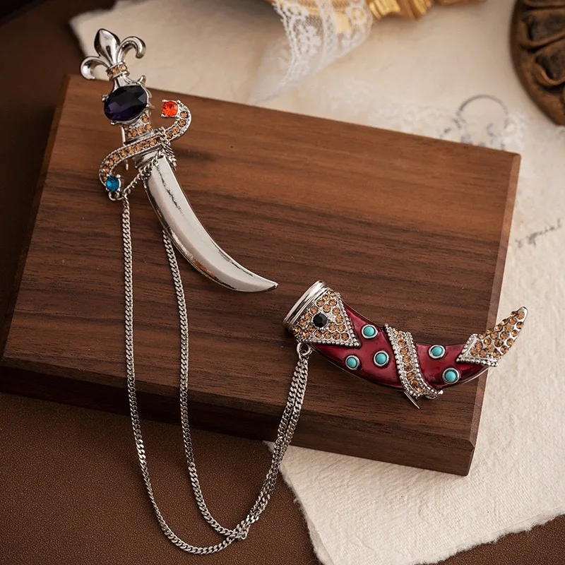 

Retro Palace Style Dripping Oil Crystal Brooch Antique Metal Chain Badge Pin Fashion Buckle Jewelry for Women Men