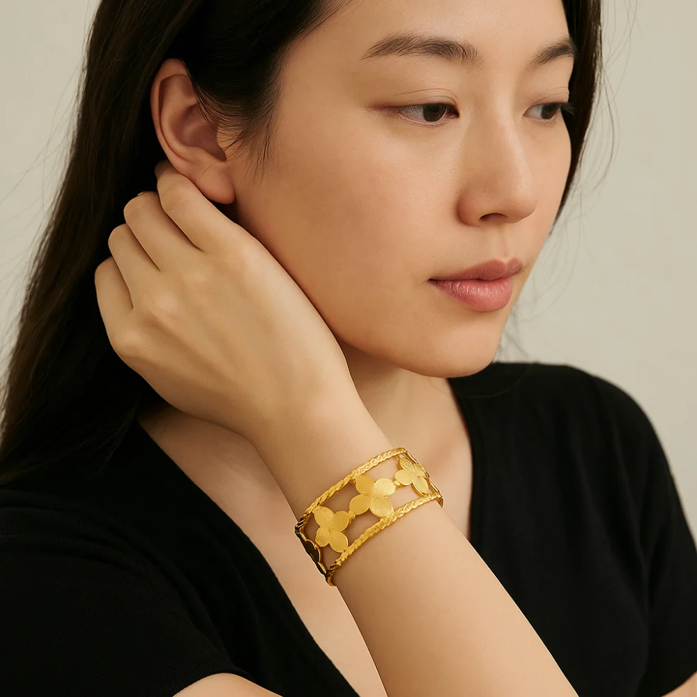 Exquisite Flower Cuff Bangle Clover Shaped Flora Design Hollow Flower Bangle Casting Technique Gold/silver Open Bracelet