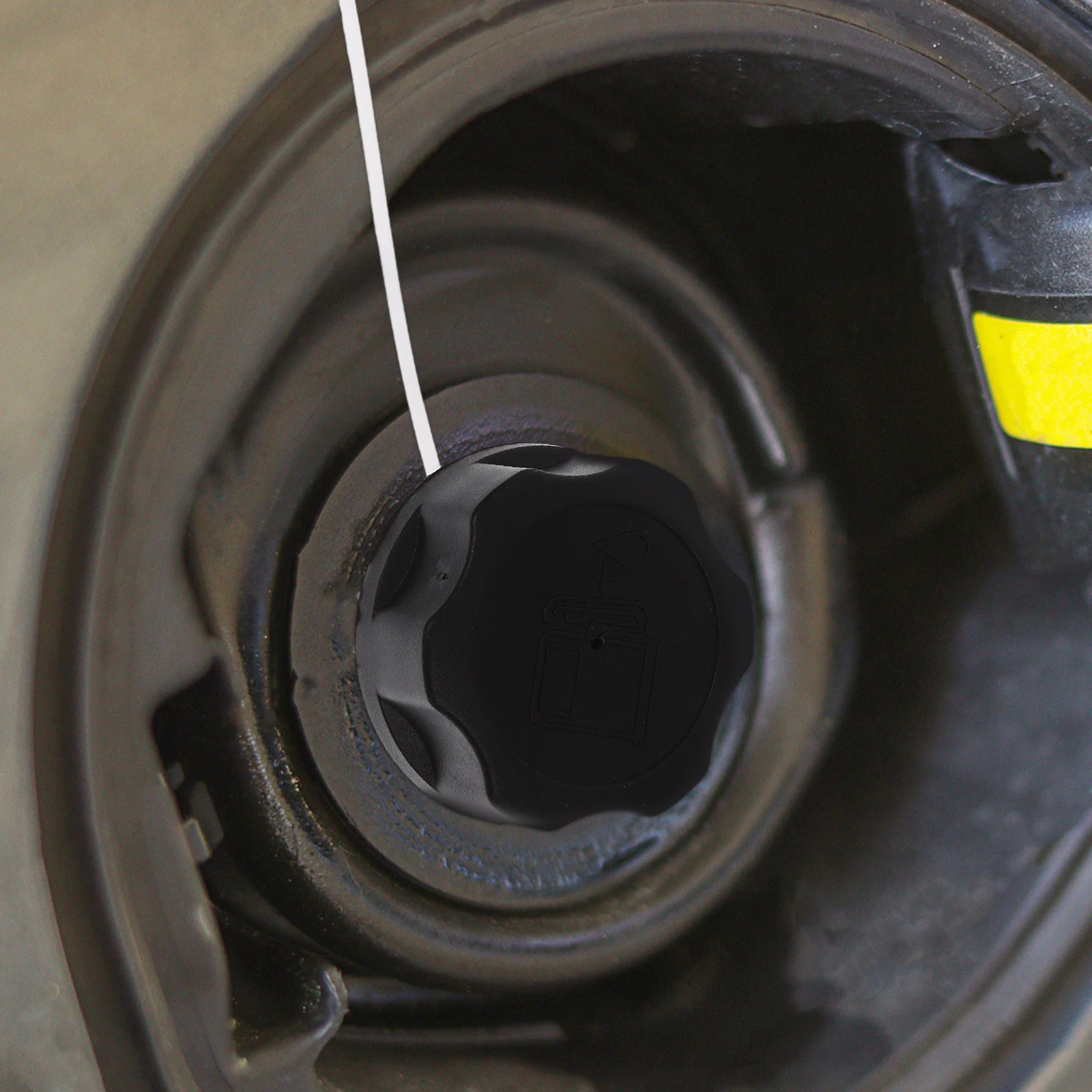 

Fuel Cap 11936 for Earthquake Earth Auger E43 Universal Lawn Mower Gas Cap Replacement Dust Moisture Resistant Small Engine