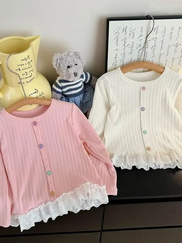 

Длинная футболка Sweet Girl с пуговицами и кружевным цветочным узором, китайский однотонный универсальный модный дизайн для...