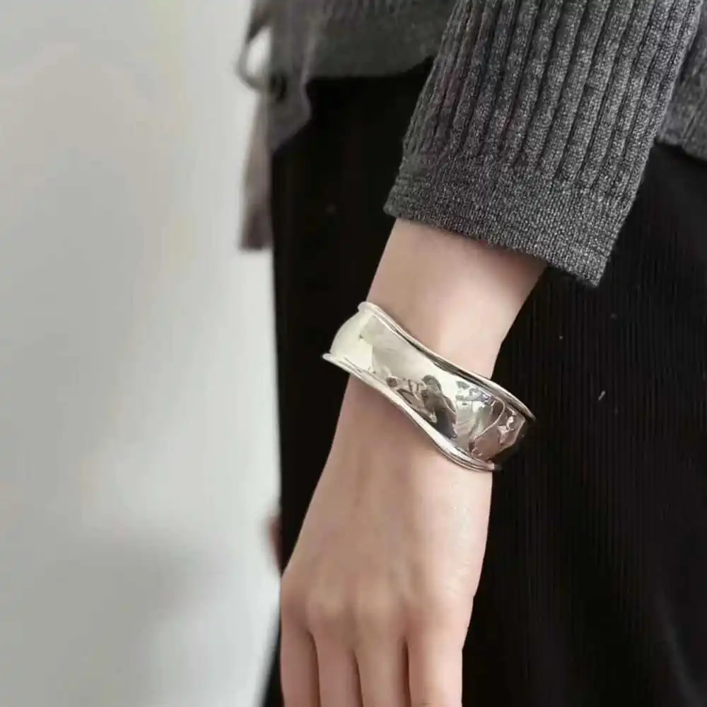 

Тяжелый промышленный браслет из стерлингового серебра 925 пробы, глянцевая дуга-манжета, корейский стиль INS, унисекс, минималистичные текстурированные украшения
