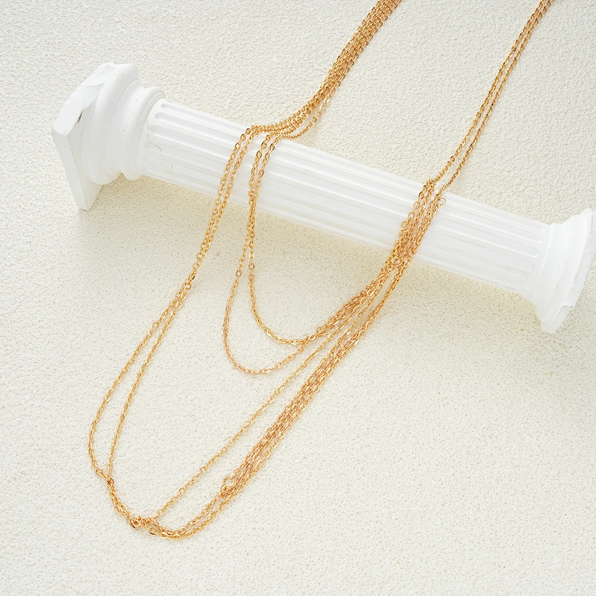 Sex Staggered Body Chain สําหรับผู้หญิง Simple Gold สี Layered Chain เครื่องประดับผู้หญิงฤดูร้อน Breast Chain