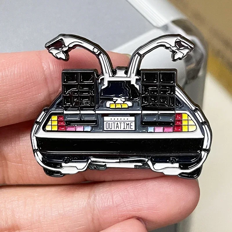 Marty McFly DeLorean OUTATIME Car Brooch Time Travelling Machine Enamel Pin Retro 80s Movie Back To The Future