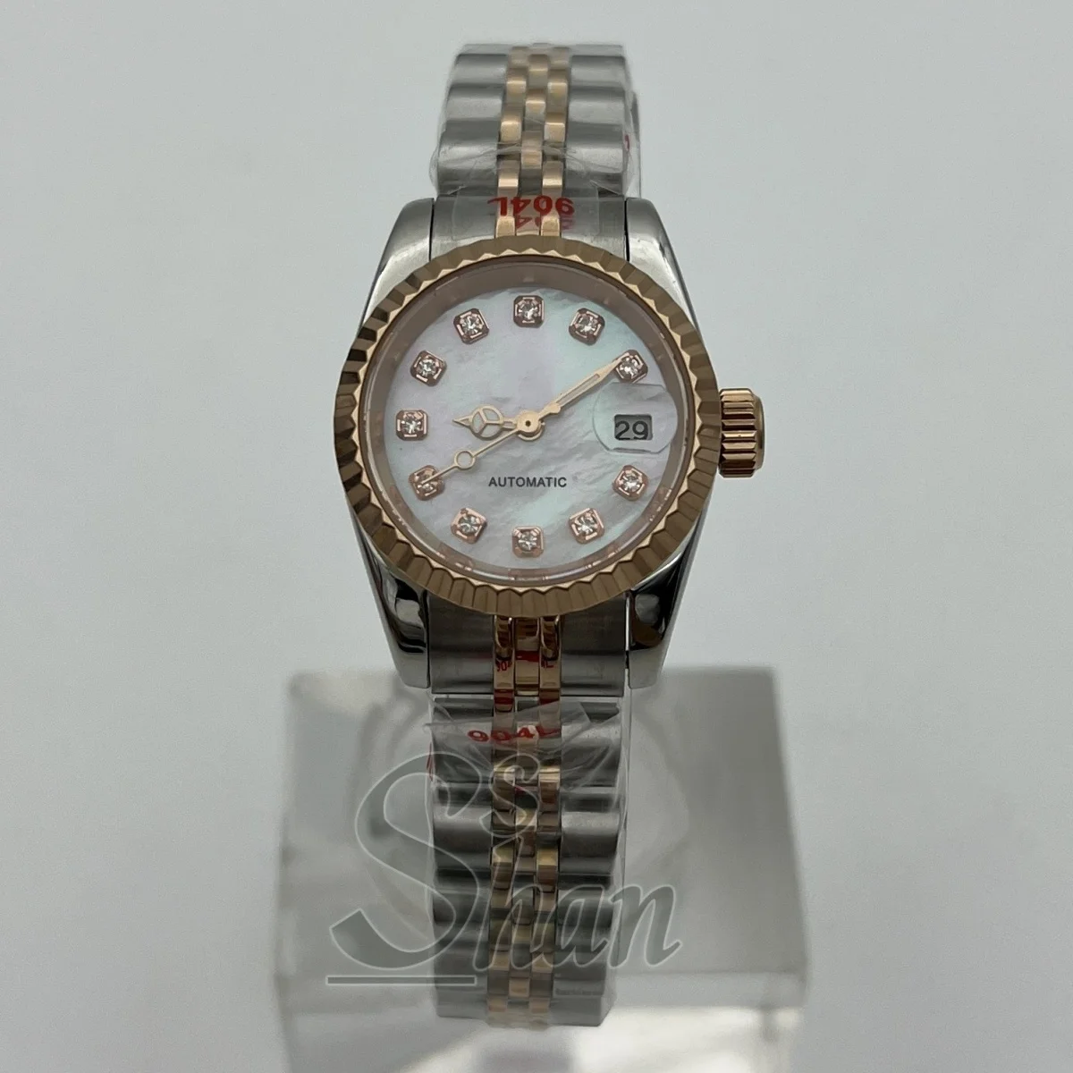 

Роскошные женские часы NH05, 26 мм, жемчужный циферблат, бриллиантовый индекс, сапфировое стекло, дисплей даты на 3 часа, водонепроницаемость до 100 метров