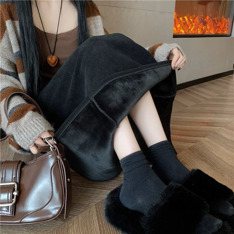 All Match corduroy en fluwelen afslankende halve rok met hoge taille en split herfst en winter heup knuffelen A-lijn elegante rok