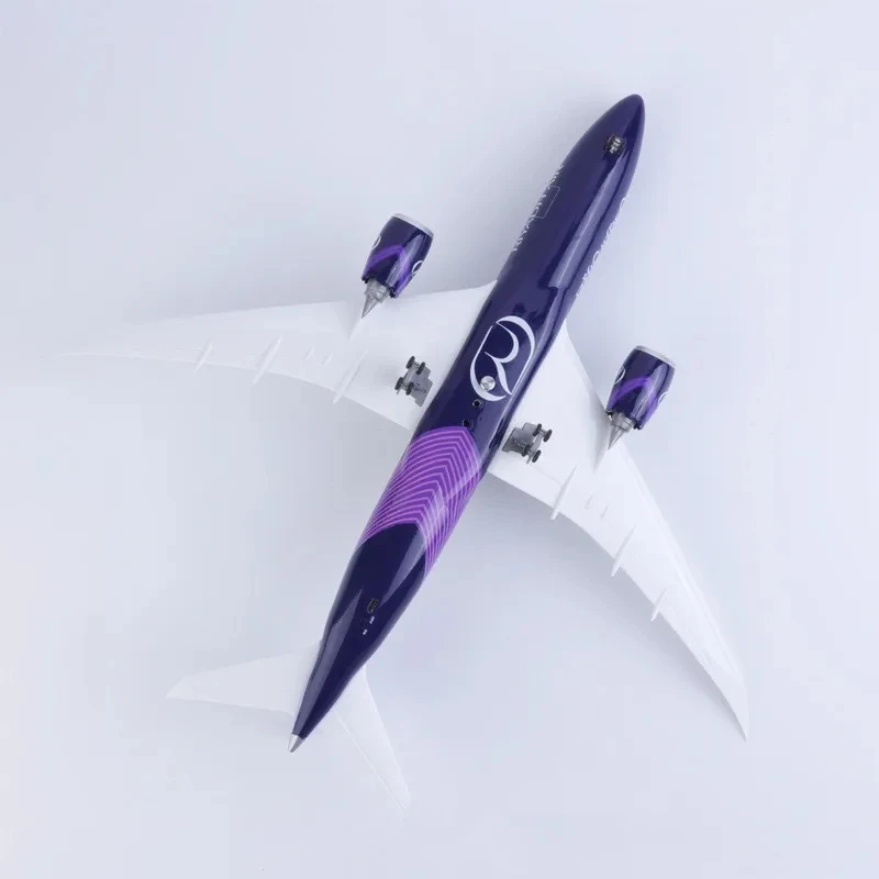1:130 Scale Model Plane 43cm Riyadh Airways B787 Resin Aircraft Diecast With Wheels Landing Gear Boys Souvenir Static Decoration
