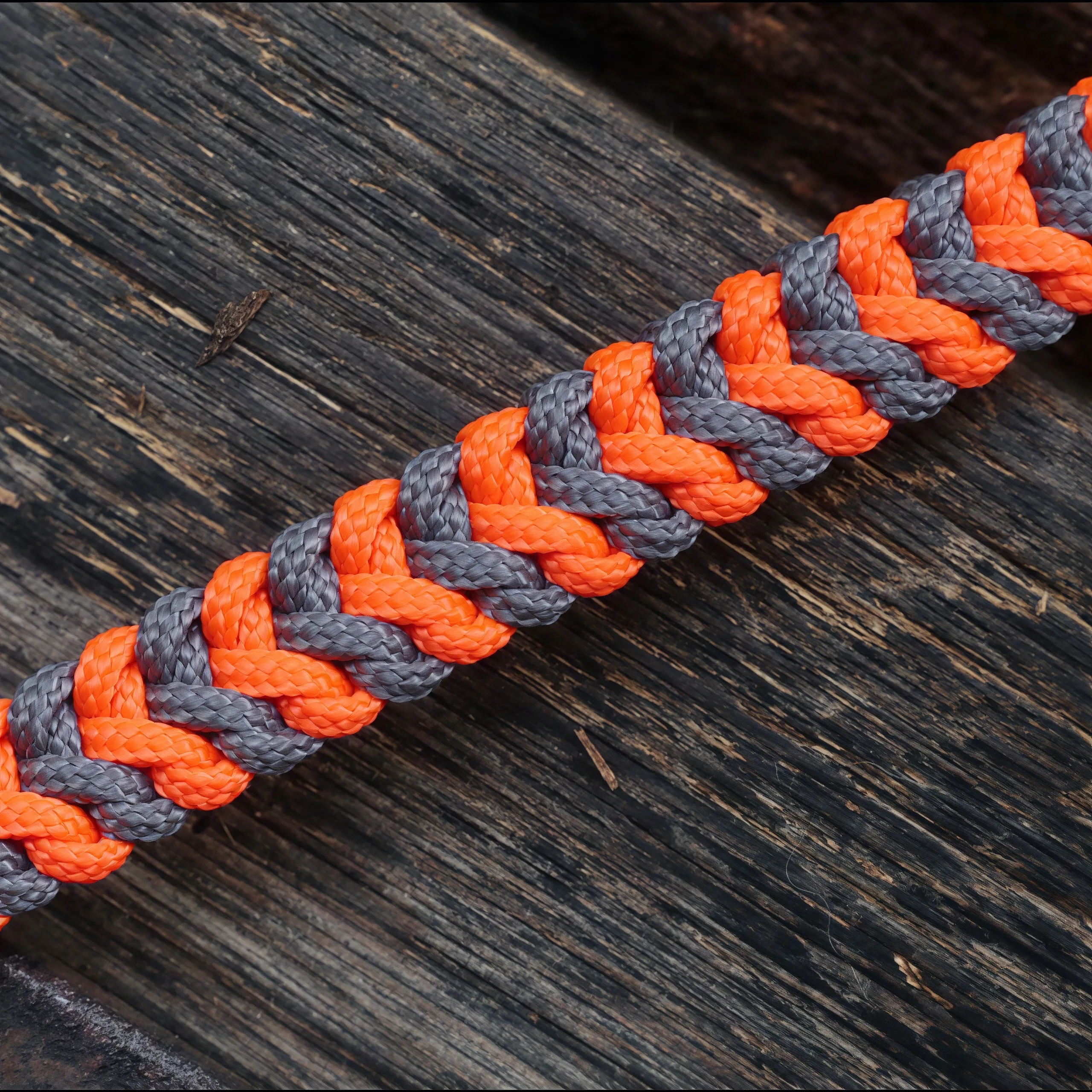 Paracord-Überlebensarmband für Männer und Frauen, Handgefertigtes Taktisches Outdoor-Seil, Verstellbare Wander- und Campingausrüstung – Detail 6
