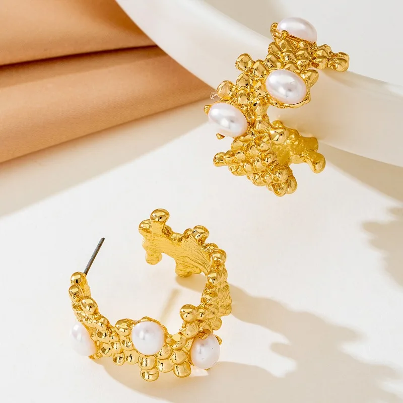 

Vintage irregular metal texture texture ear studs, temperament imitation pearl,fashionable and simple versatile earrings
