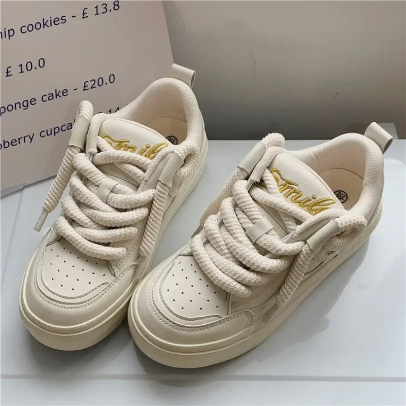 Scarpe Casual da donna 2024 New Trend Designer Bread Shoes Platform Sneakers da donna Lace Up Leather Vulcanize Shoes Tenis De Mujer