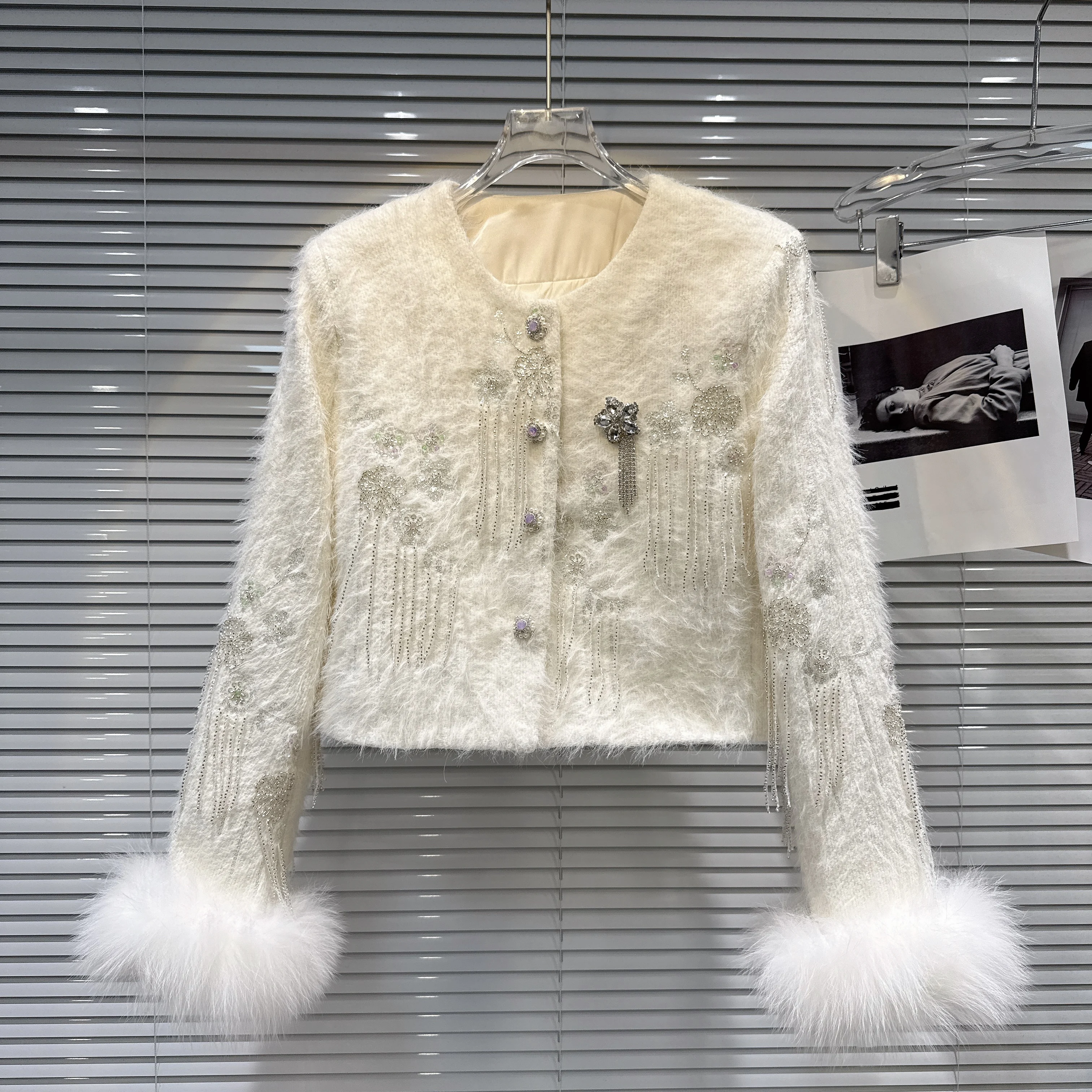 

2025 Winter New Luxury Socialite Fox Fur Sleeve Beaded Tassel Woolen Down Short Coat for Woman