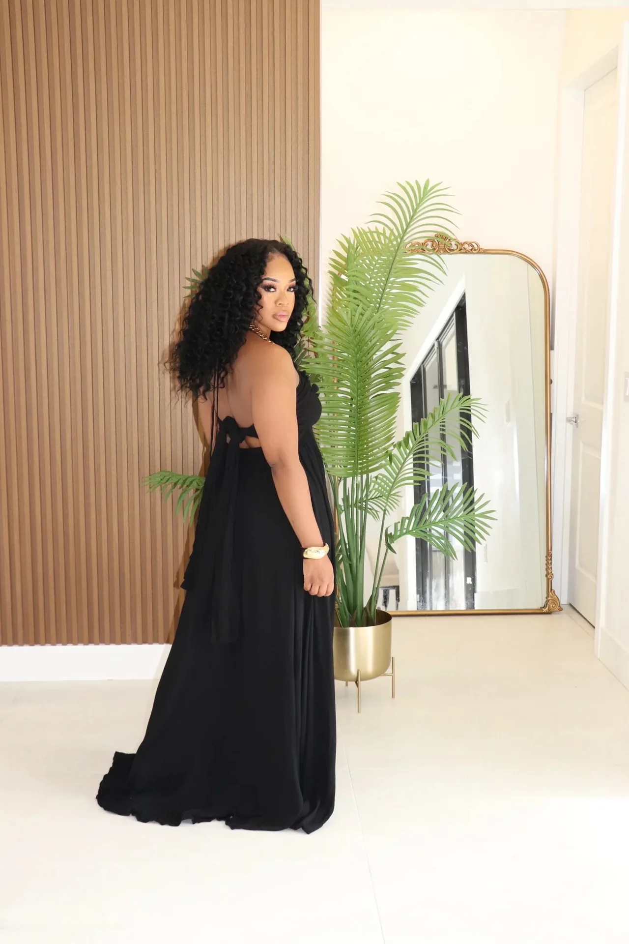 ชุดเดรสยาวแม็กซี่คอวีลึก แขนกุด ผูกโบว์ด้านหลัง สำหรับผู้หญิง ปี 2025 เหมาะสำหรับวันหยุดพักผ่อนชายหาด ปาร์ตี้สุดเซ็กซี่