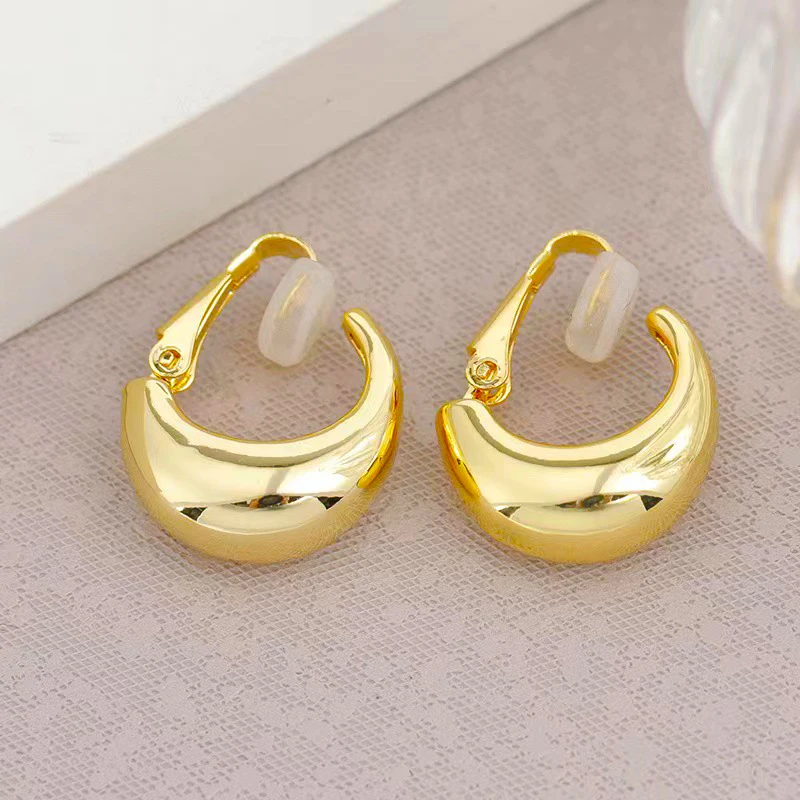 New Gold Color Round Chunky Clip on Earrings for Women Smooth Metal Thick Non Pierced Hoops Fashion Trendy Brincos Jewelry 2024