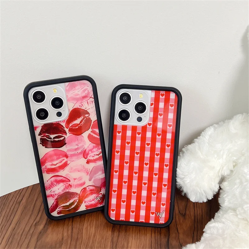 Etui Wildflower 3D Leopard Love Heart do iPhone'a 15 14 13 Pro Max Cute WF Sexy Girl Lips Shockproof Soft Edge Hard Back Cover