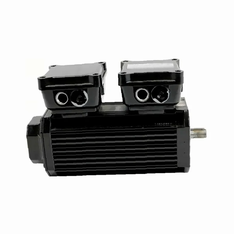 New sealed,  LENZE MDSKSBS071-03 synchronous servo motor with square housing and heat sink