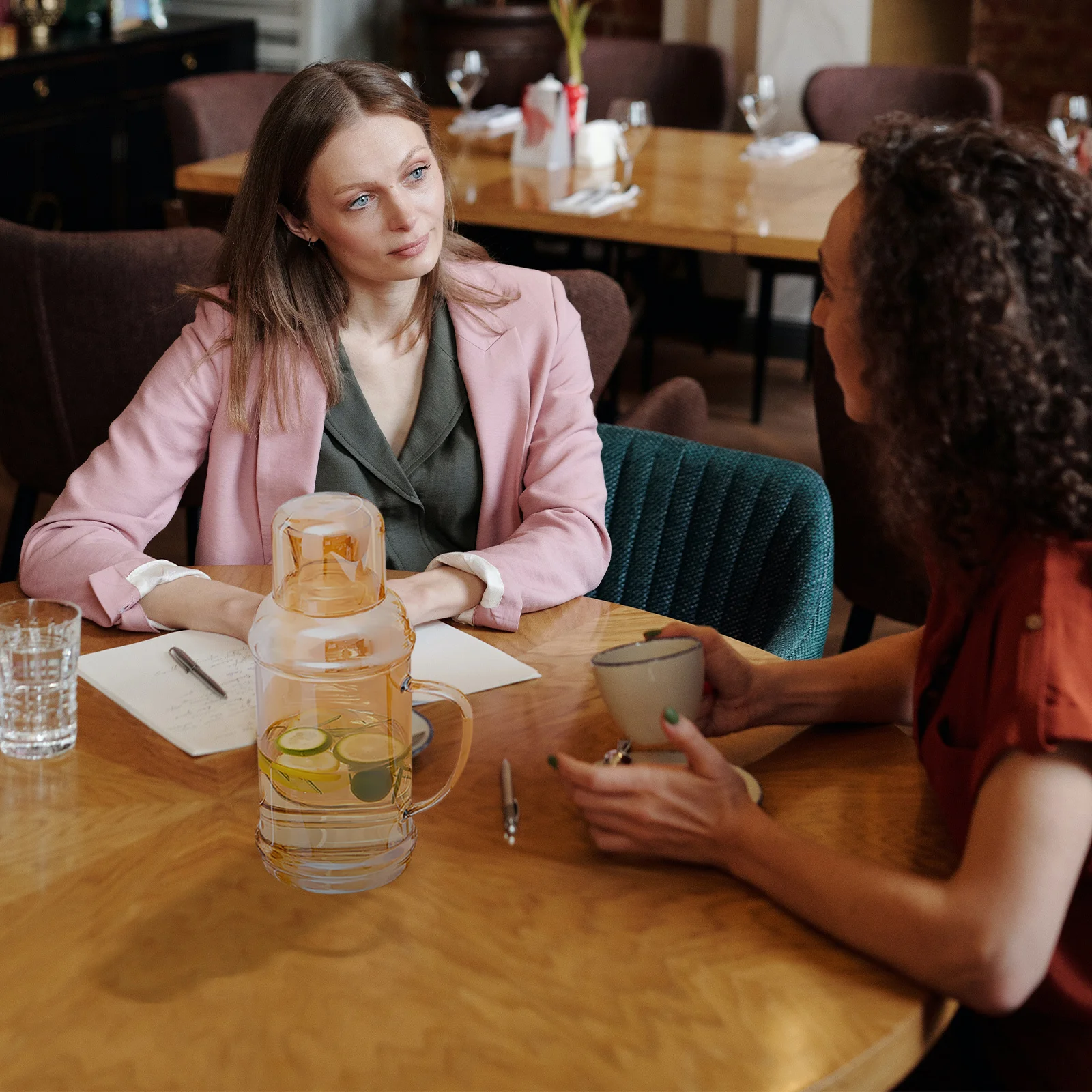 

Бытовой стеклянный кувшин для воды, чайник для холодной воды, ретро-стиль, практичный кувшин для чая со льдом для офиса, дома, чайник для хранения лимонада