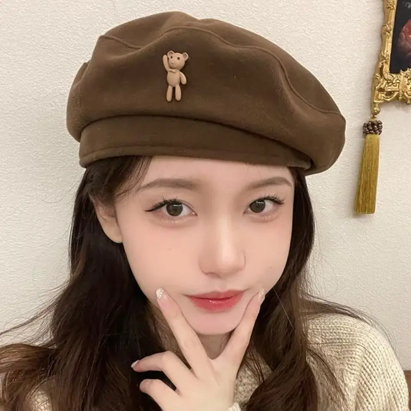 R1WE สไตล์อังกฤษ ศิลปินหมวกฟักทอง Stereoscopic หมี Decors หมวกฤดูหนาว