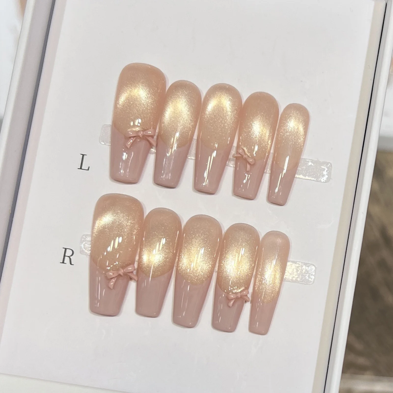 10 قطعة الأظافر الفرنسية الطويلة وهمية عين القط لامعة Bowknot الذهب القط العين T شكل مسمار الفن للنساء DIY بها بنفسك ملابس الحفلات