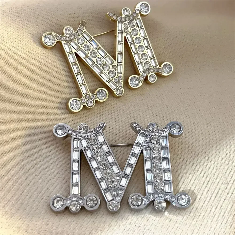 M Letter High-end Luxury Suit Jacket Brooch 2024 New Fashion Teddy Bear Brooch Diamond Mirror Polished