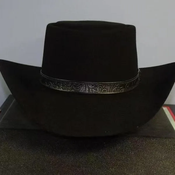 Fashionable Wool Hat Dome-Shaped Sheepskin Hat Curved Brim Wool Hat