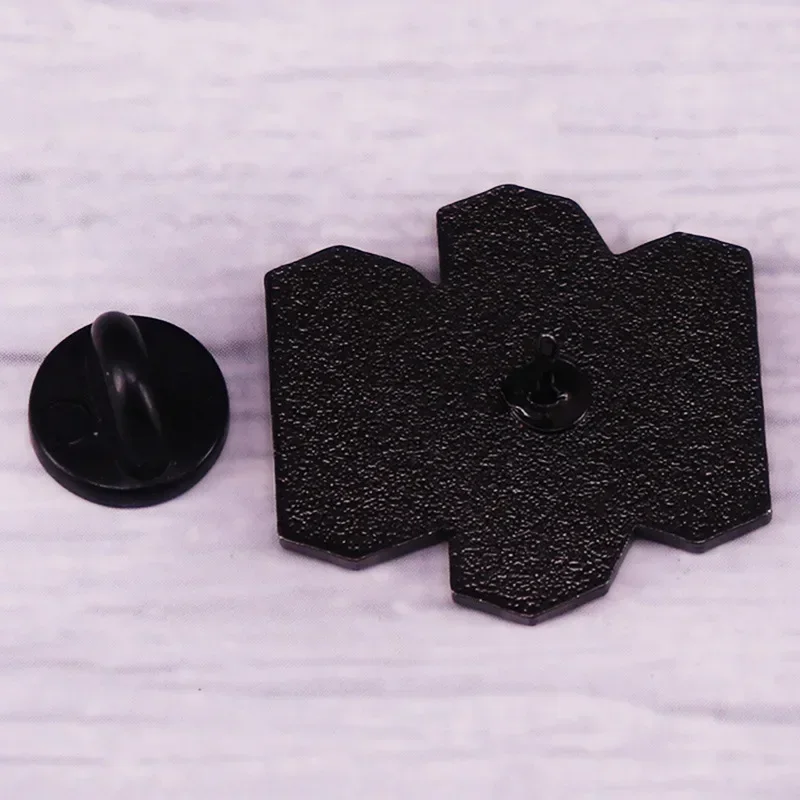 Premium Enameled Geometric N Badge Hard Zinc Alloy Lapel Pin Cute Video Game Jewelry Accessory for Fashion Lovers