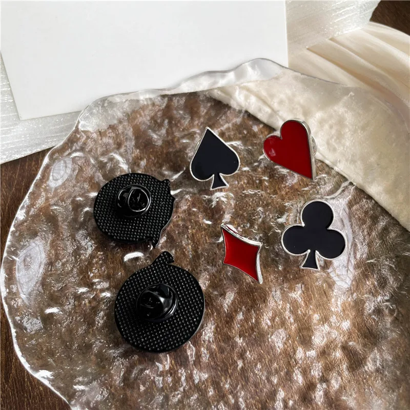 Creative Playing Cards Red Heart Spades Enamel Brooch Cute Cartoon Poker Character King Queen Badge Lapel Pins Female Gifts