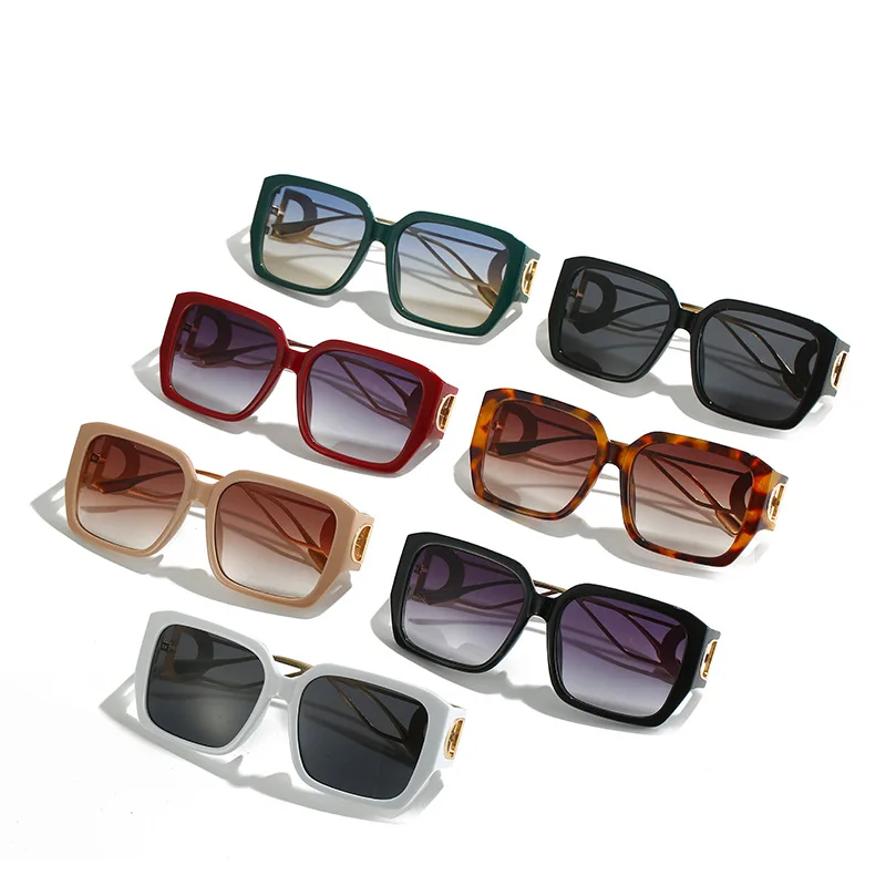 

2022 Oversized Shades For Women Sunshade Luxury Designer Oculos Fashion Large Square Sun Glasses Stylish Metal Posing Sunglasses