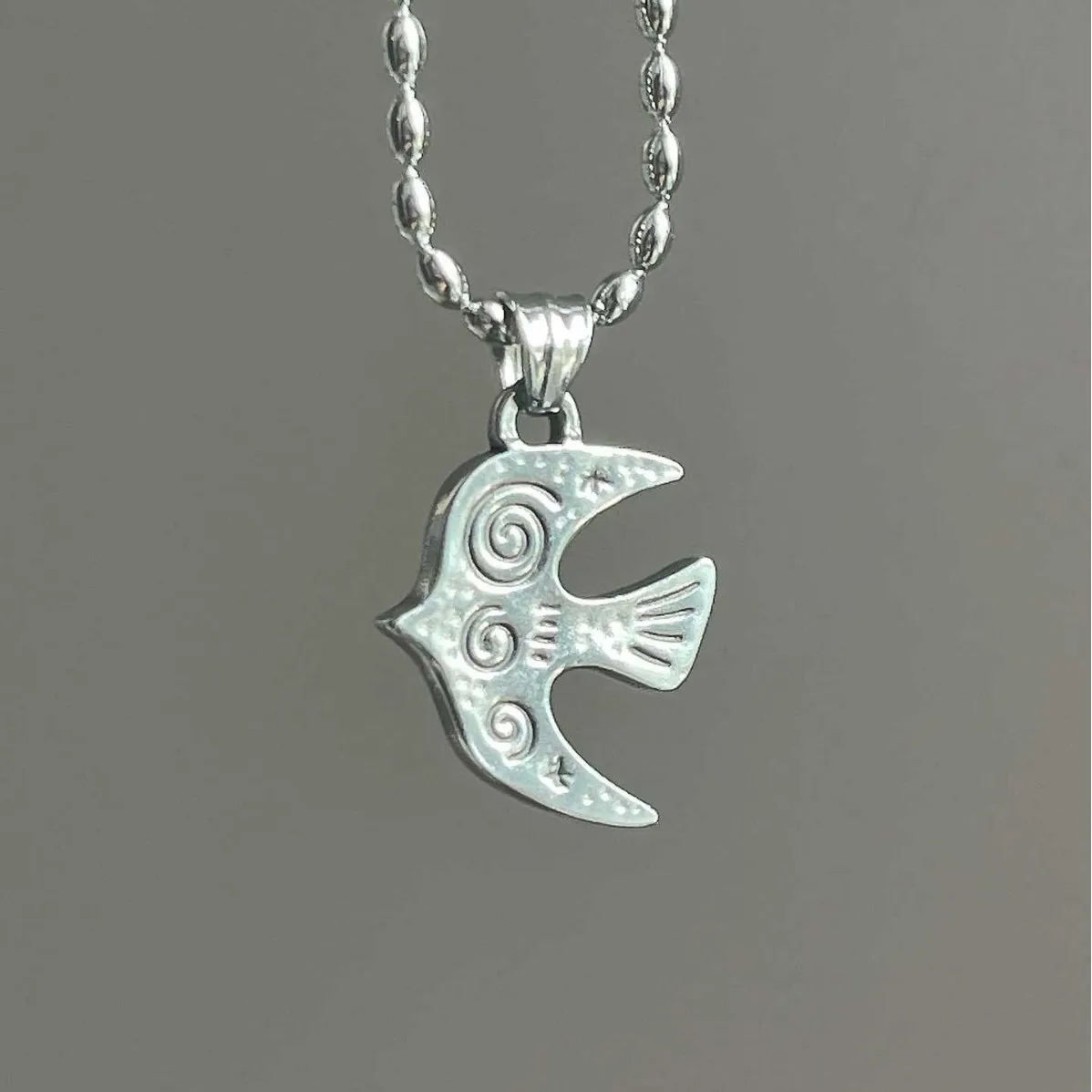 Stainless Steel Peace Dove Pendant Necklace for Couples Y2K Jewelry Unisex Fashionable Symbolic Chain Accessory