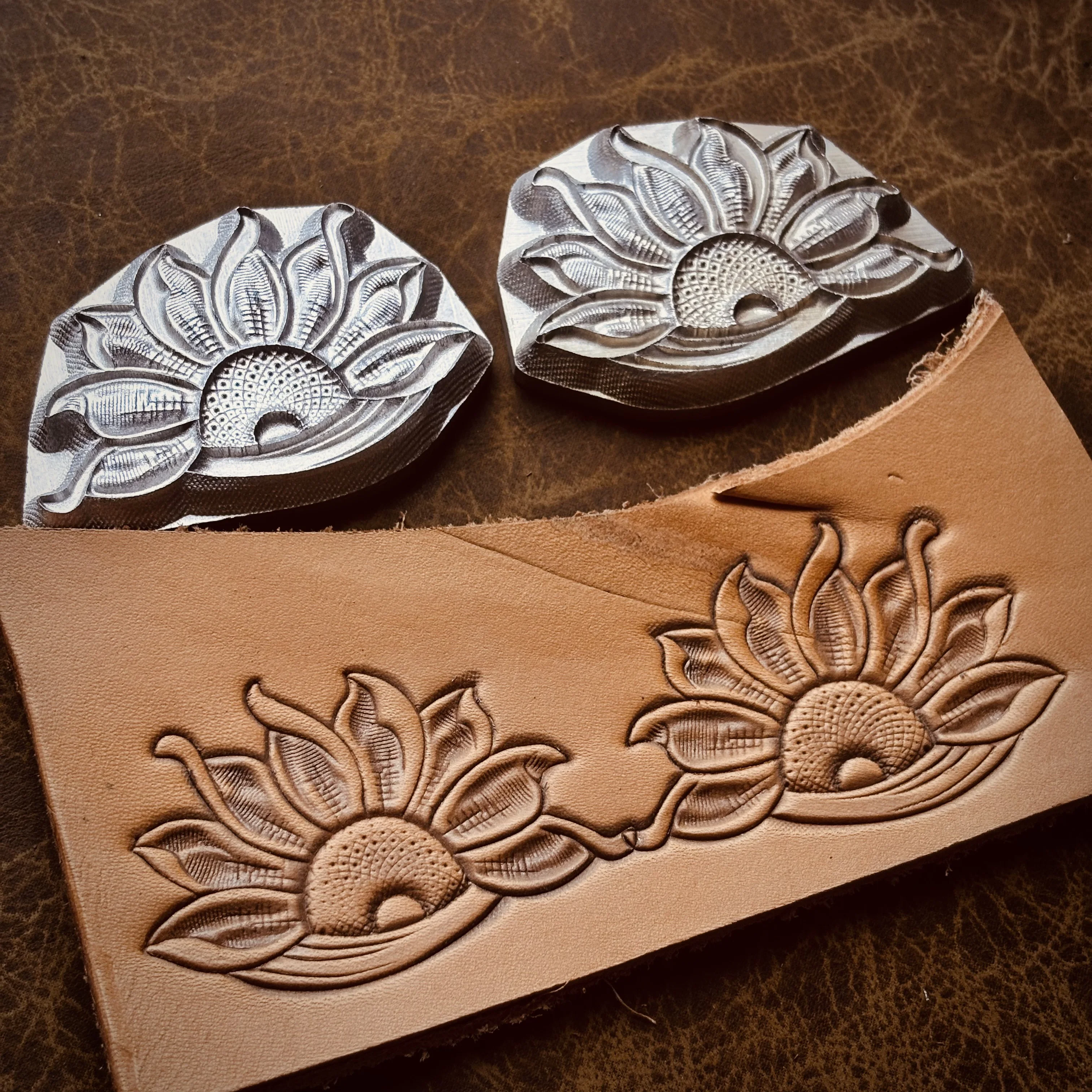 2pcs Set Sunflower Design Leather 3D Embossing Stamp Aluminium Alloy Carving Mold Leather Stamps Craft Tools Metal Stamping