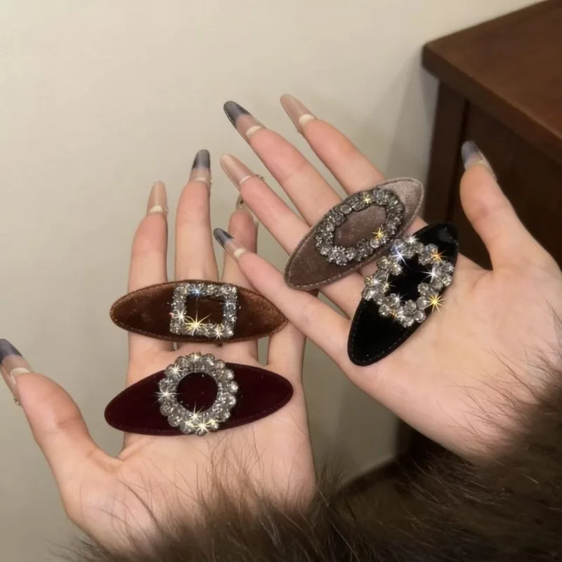 

Korean Retro Velvet Hair Clip Rhinestone French Style Autumn Winter Elegant Side Barrette High-end hair accessories