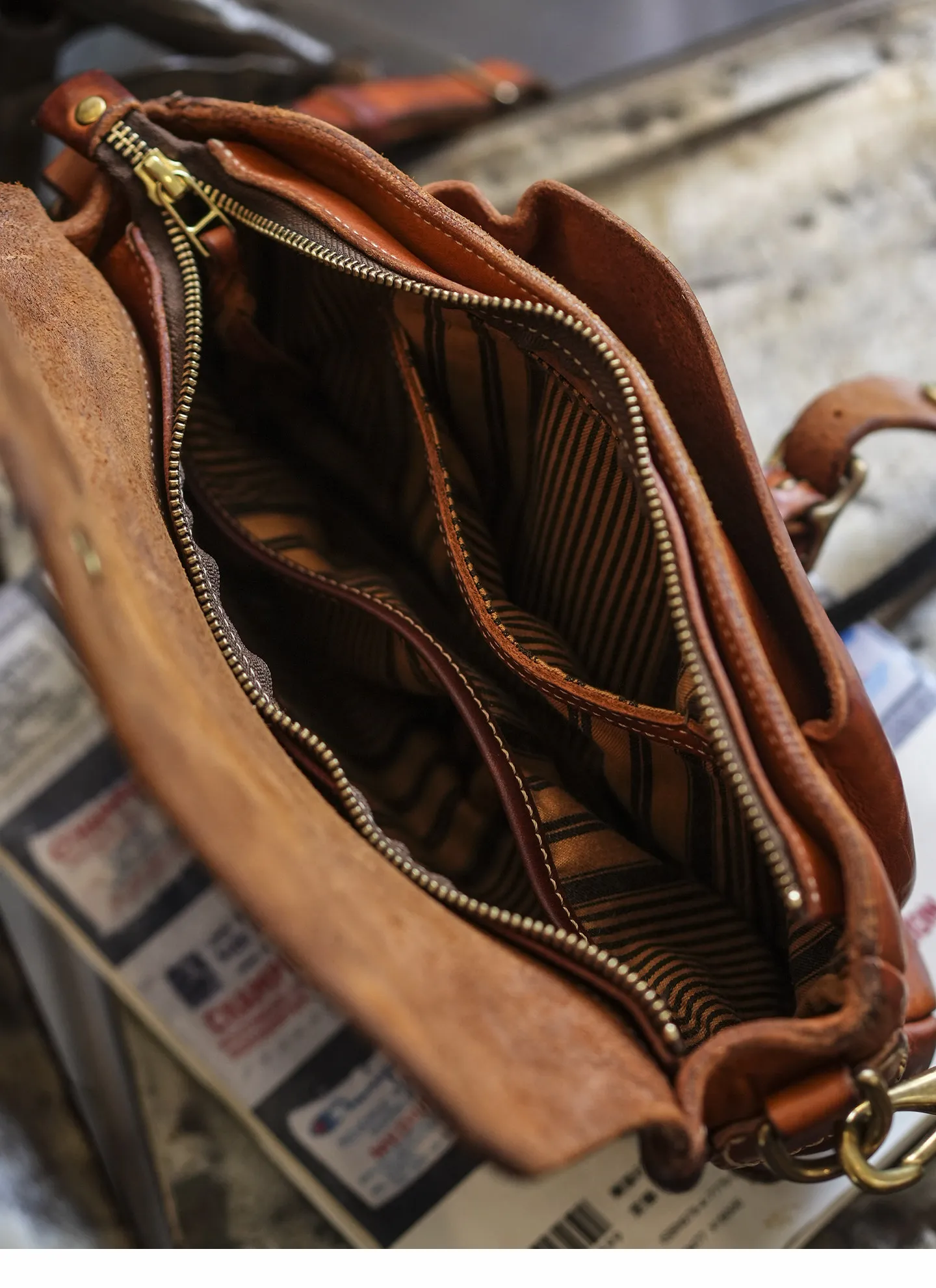 fashion casual weekend outdoor genuine leather men's messenger bag vintage designer handmade real cow leather shoulder bag