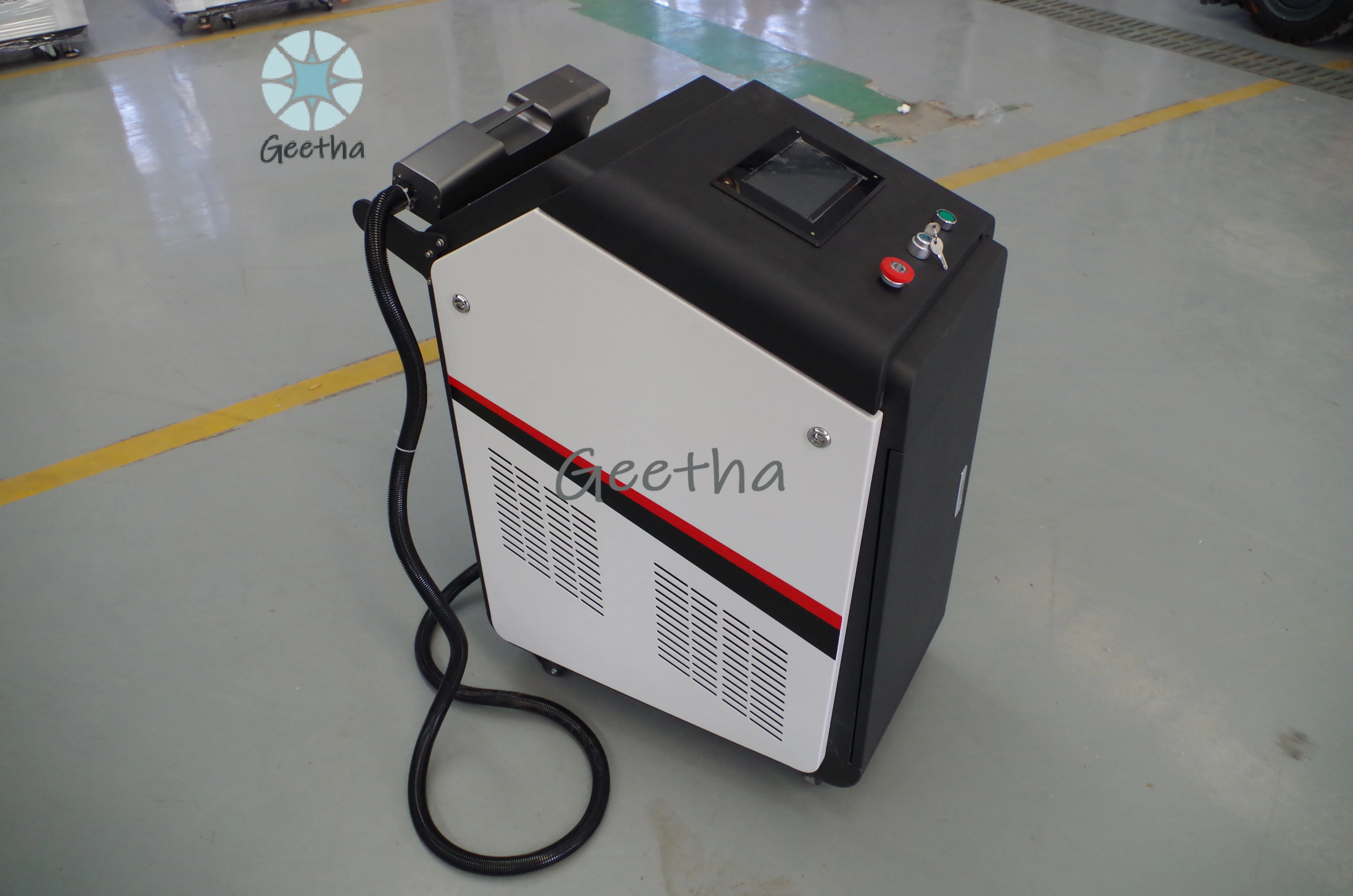 New Pulsed Laser Cleaner 100W/200W Industrial Laser Cleaner Portable Handheld Laser Rust Remover
