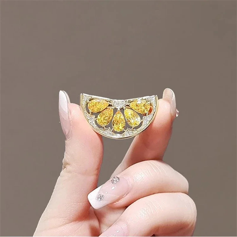 1Pc Cute Lemon Slice Brooch for Women Men Exquisite Lemon Fruit Pins Trendy Accessories Party Summer Holiday Gift 2026
