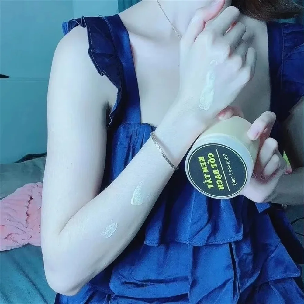 

200gr Kem body cốt ủ siêu trắng trắng nhanh hiệu quả, kèm thêm muỗng trộn kem -thơm mịn dễ sử dụng hũ cho làn da trắng mịn màng
