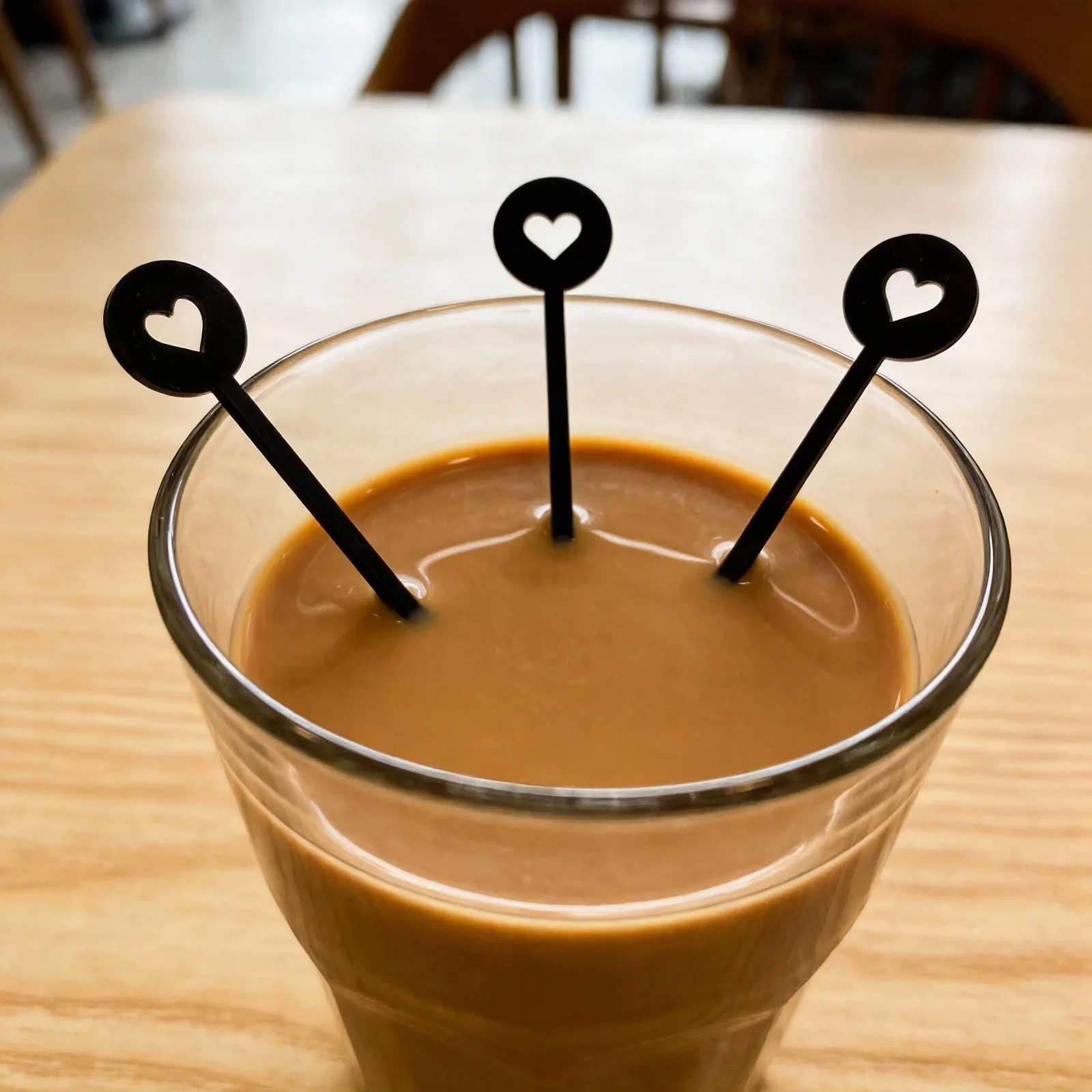 20Pcs Acrylic Swizzle Sticks Heart Shape Hollow Design Reusable Beverage Stirrers for Cocktail Tea Juice Whiskey Milk Formula