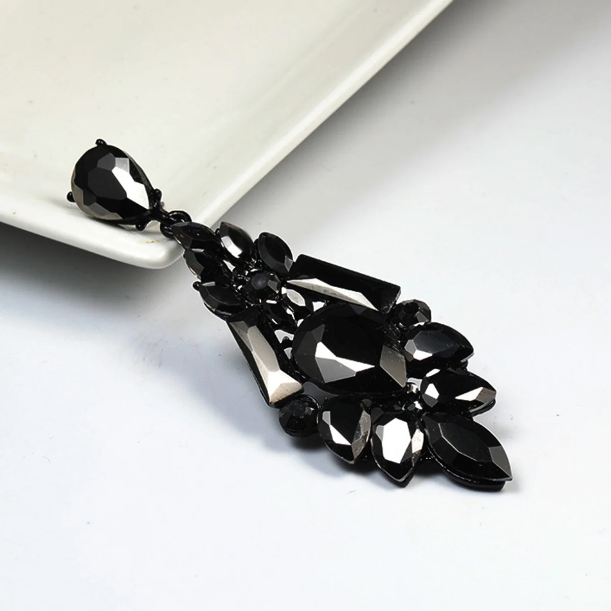 

1Pair Lightweight Alloy Retro Water Drop Earrings Exaggerated Rhinestone Eardrop for Women Daily Accessories