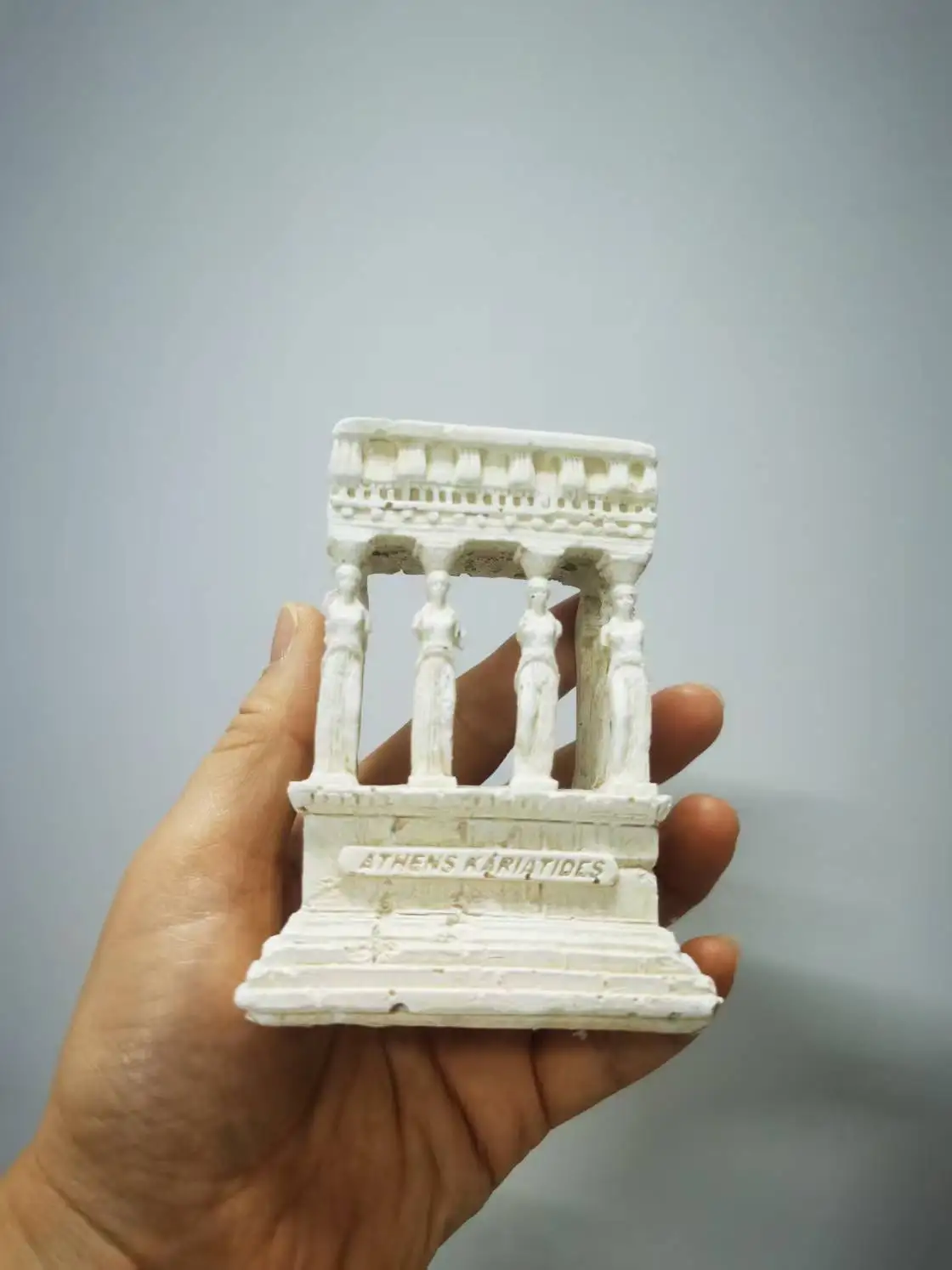 Architecture miniature grecque avec les Caryatides
