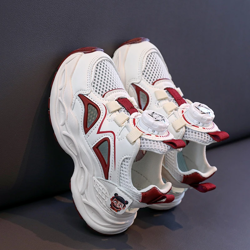 

Children's breathable mesh hollow sports sandals, cartoon fashion with rotating buttons for summer 2025, dad shoes for running