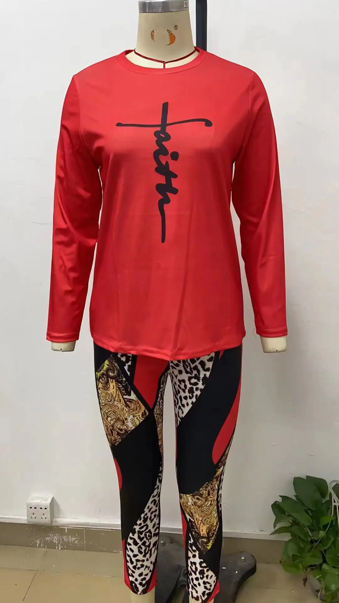 Conjunto elegante de 2 piezas para mujer, Top de manga larga con cuello redondo y Pantalones estampados, ropa de calle informal, Otoño, 2023