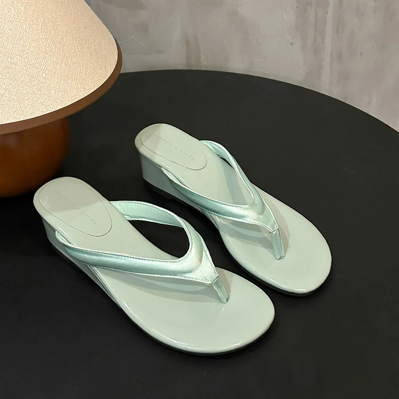 النساء أسافين النعال كليب تو منتصف الكعب الصنادل مضخات مصمم الصيف أحذية جديدة 2025 الوجه يتخبط الشرائح المنزل Mujer Zapatillas #3