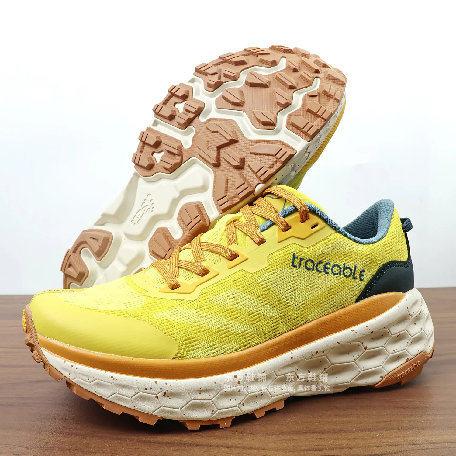 Canadian traceable outdoor trail running shoes, suitable for both men and women, with breathable thick soles and casual design