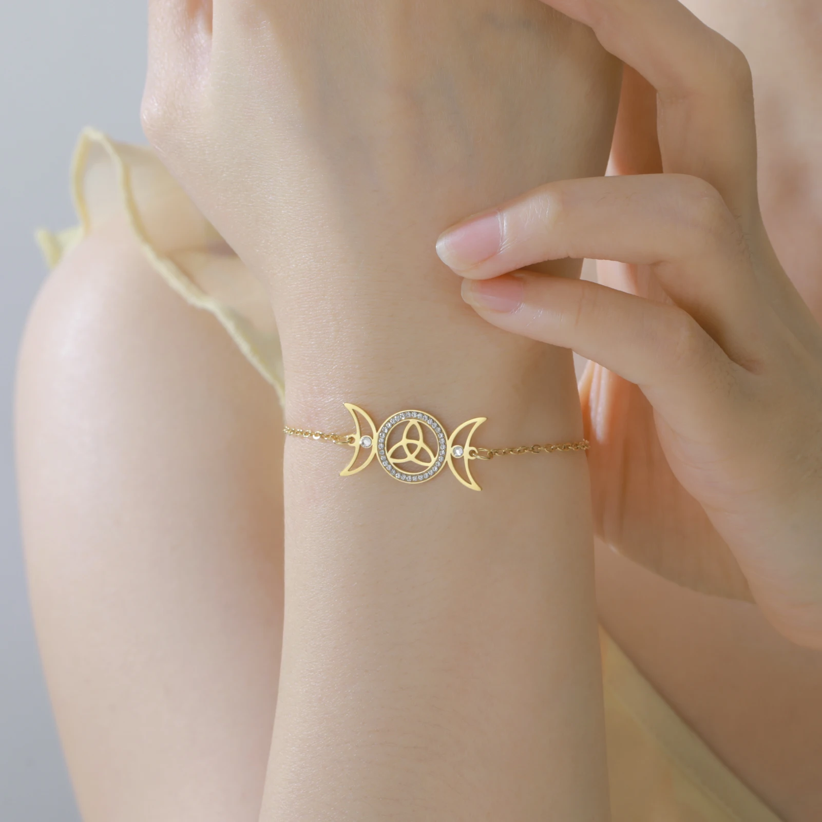 هيكات سوار الثلاثي القمر آلهة حماية سوار للنساء هيكاتي ليليث الأساطير اليونانية باقان الويكا سلتيك عقدة مجوهرات